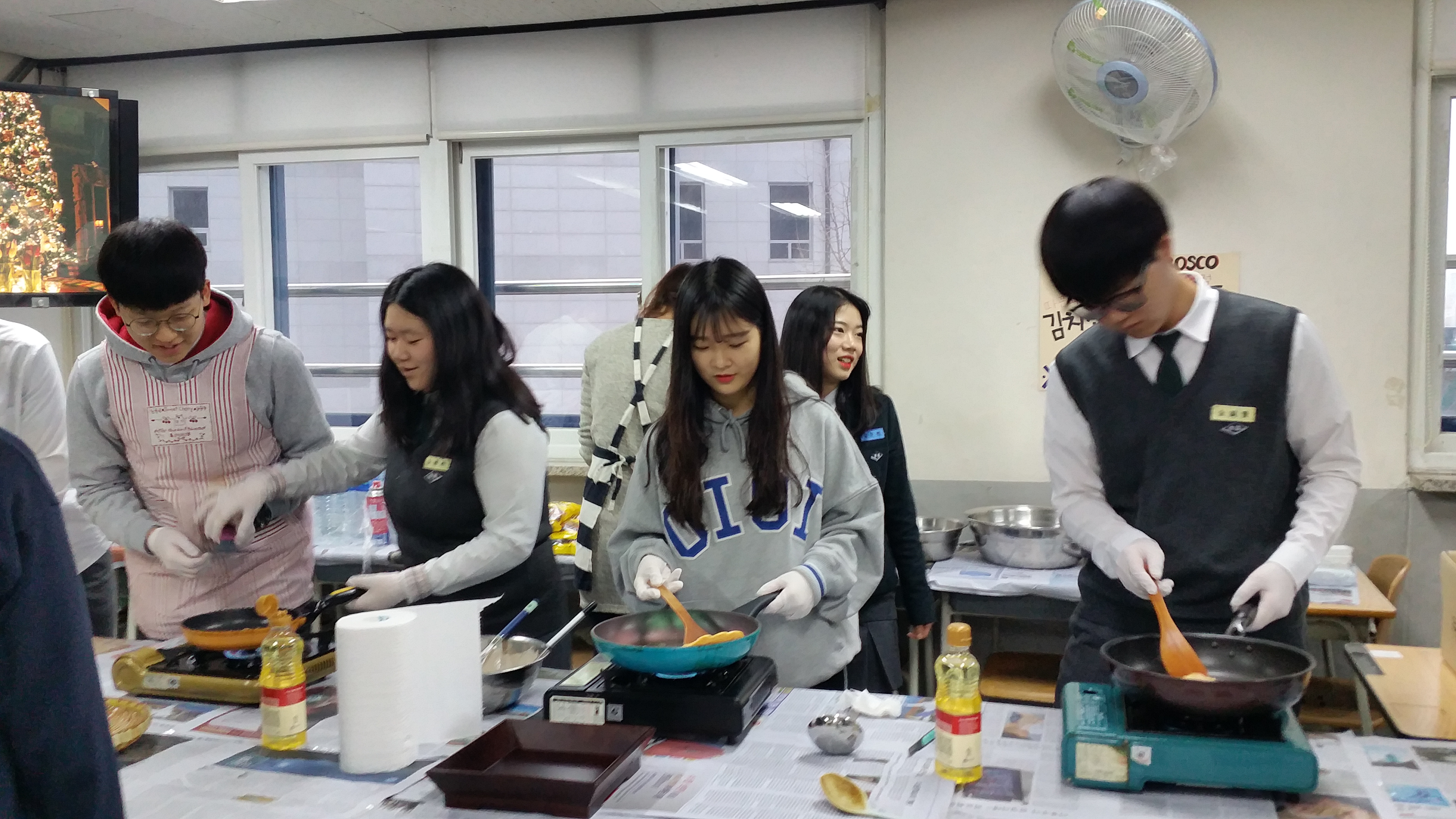 도와주신 덕분에 축제를 잘 마쳤습니다.