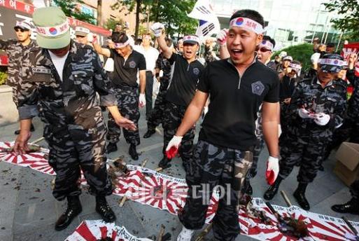 반일시위로 살아있는 꿩을 죽인 단체
