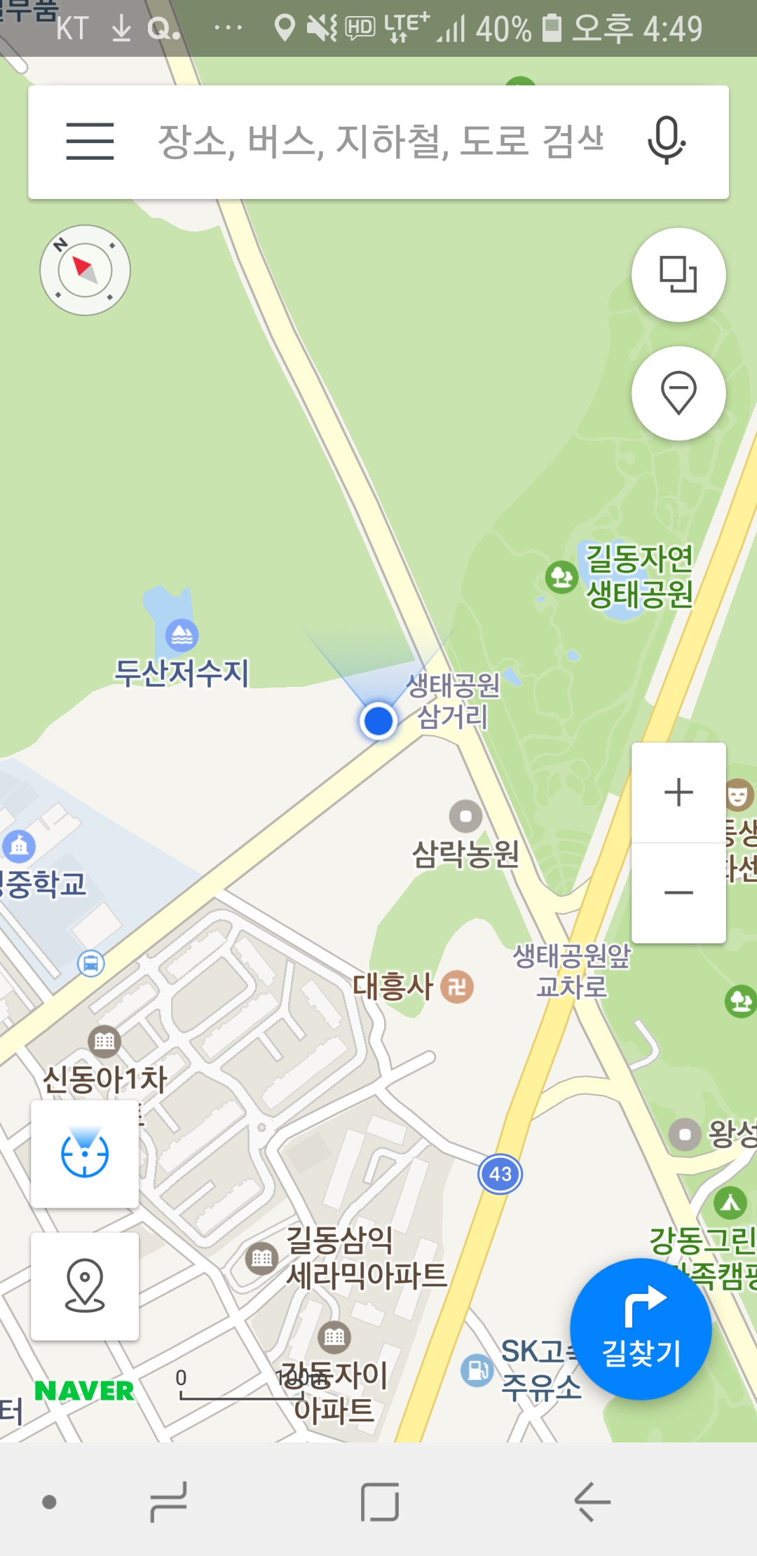 뜬장에 갇혀있는 개