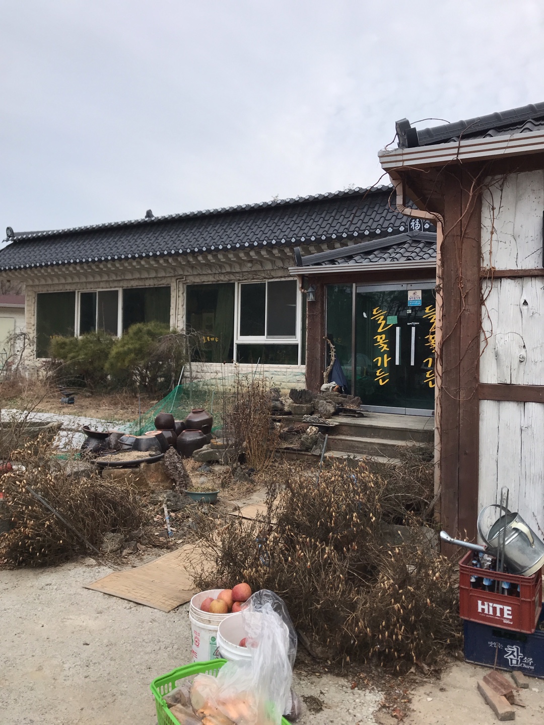경주시 강동면에 위치한 불법적으로 개를 도살하고 식용으로 삼는 곳을 신고합니다