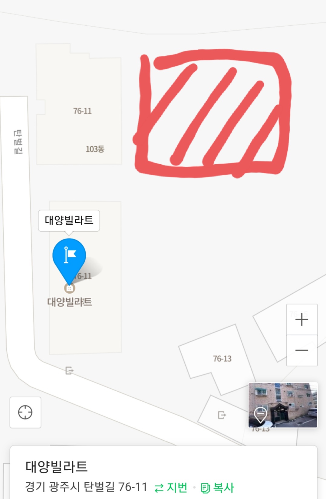 뜬장에서 갇혀 사는 개를 구해주세요