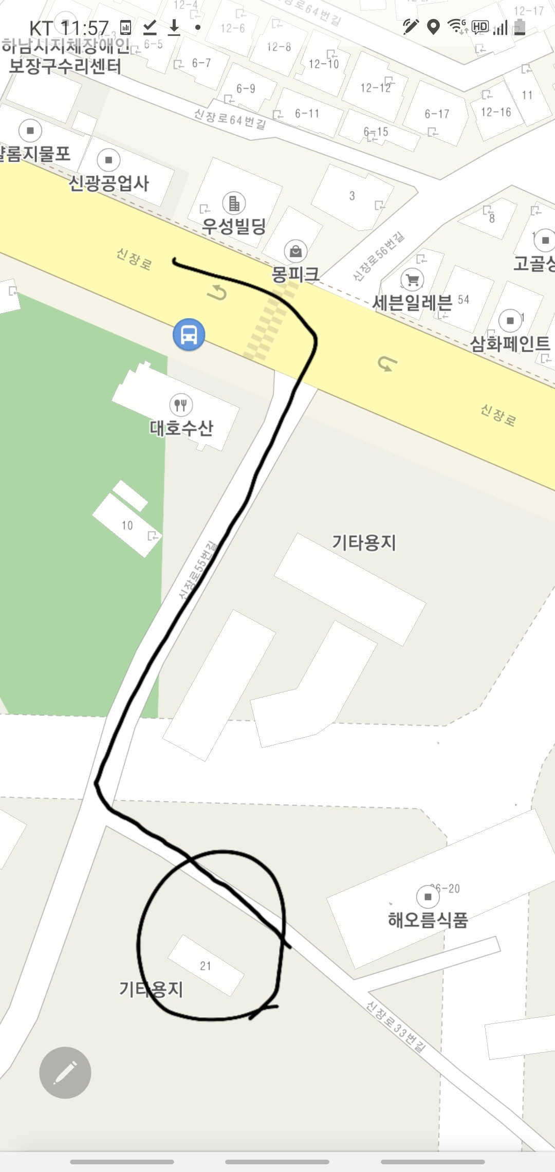 4년째 묶여있기만 하는 개들을 구조해주고 싶은데 방법이 없을까요?