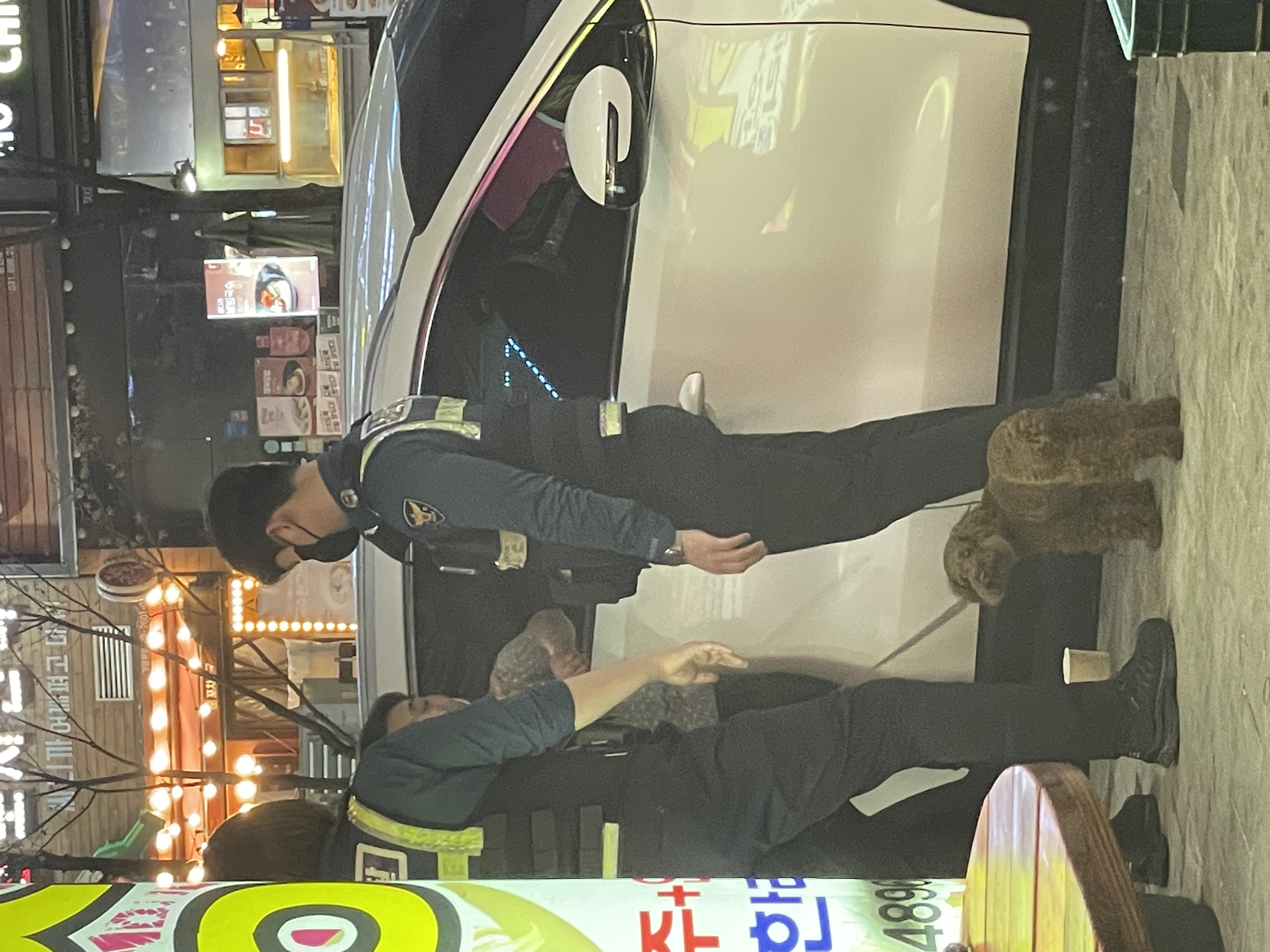 용인시 보정동 길거리 주차장 차에 1달째 방치 