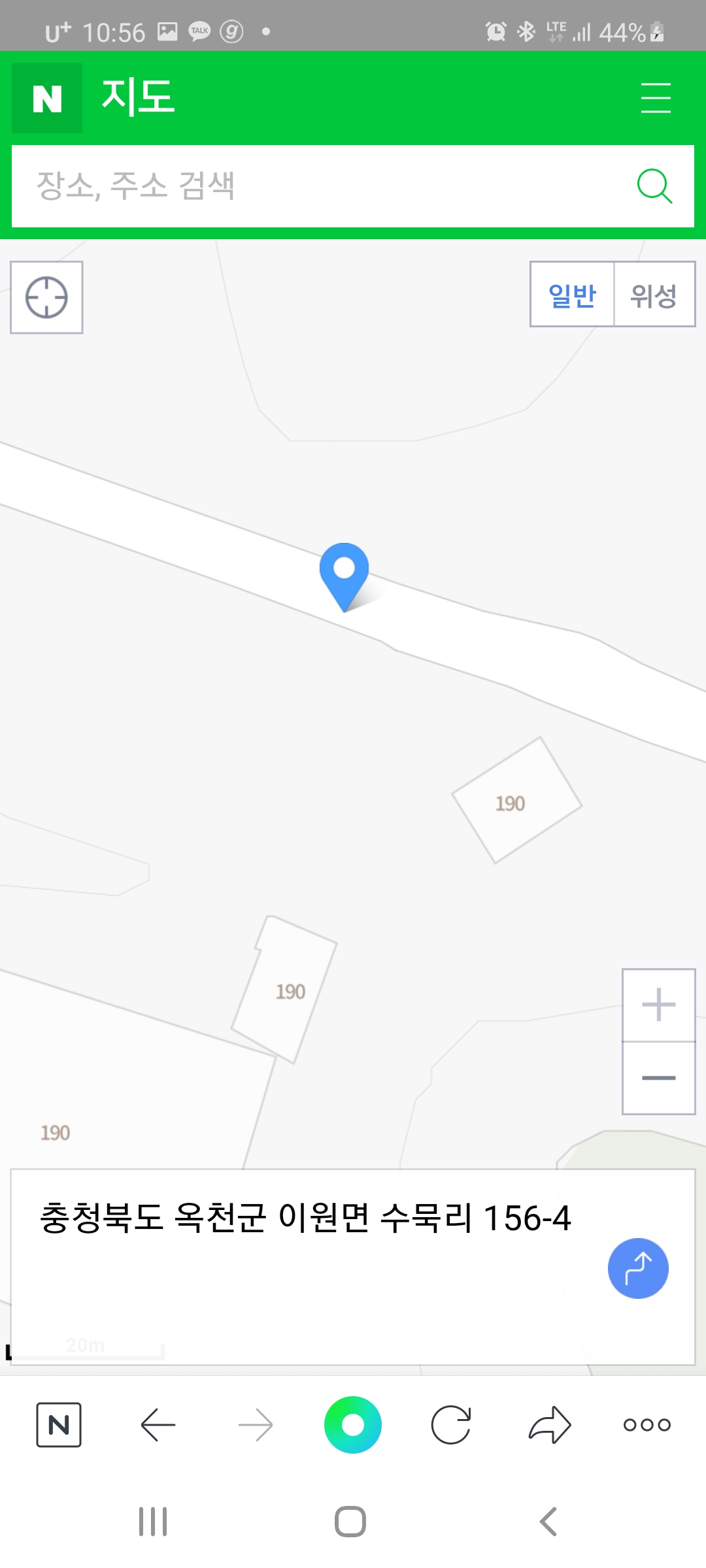 움직이지도못할만큼 작은뜬장안에 강아지세마리