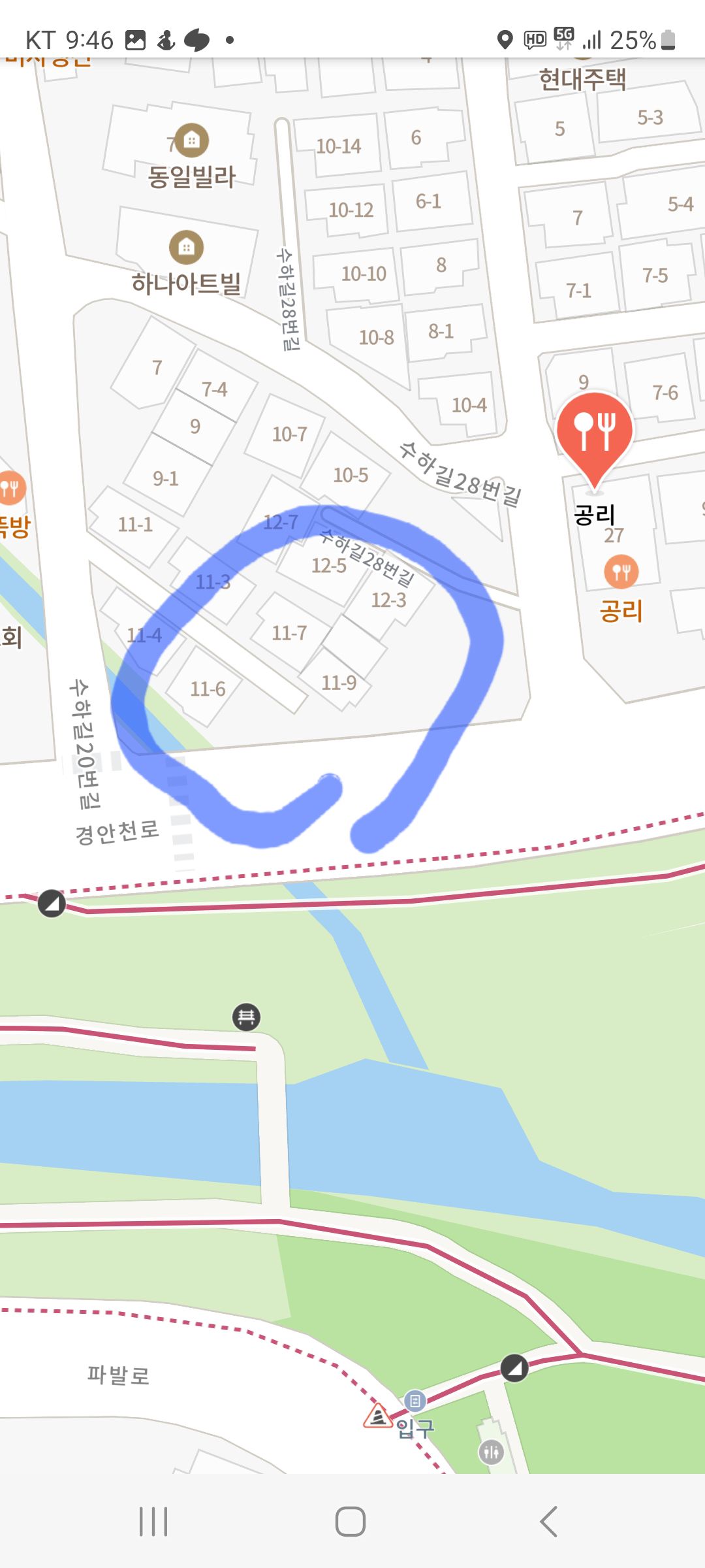 지금 경기도 광주는 영하 20도인데 강아지가 외부에 묶여 바들바들떨고 있습니다