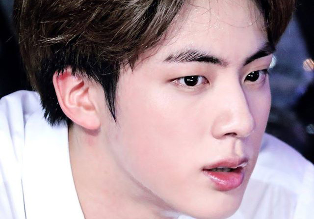 방탄소년단 멤버 진 팬클럽의 후원금 전달