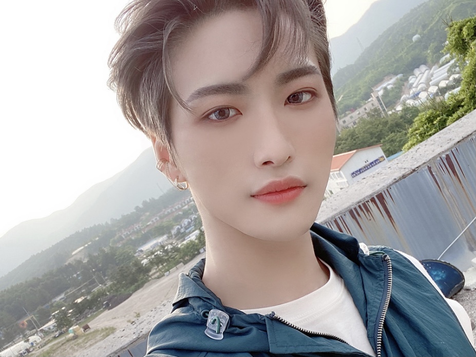 ATEEZ 박성화 팬클럽의 후원금 전달